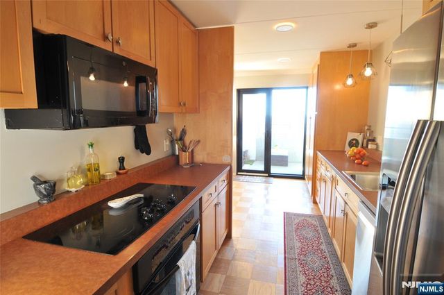 250 Gorge Road 28-I, Cliffside Park, NJ 07010