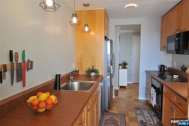 250 Gorge Road 28-I, Cliffside Park, NJ 07010