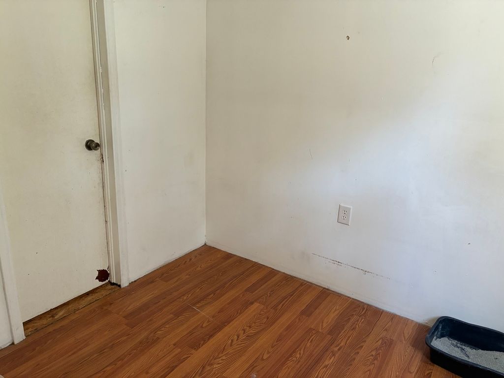 Image 3 of property listing at 121 E Opdyke Avenue, Mt Vernon, IL 62864