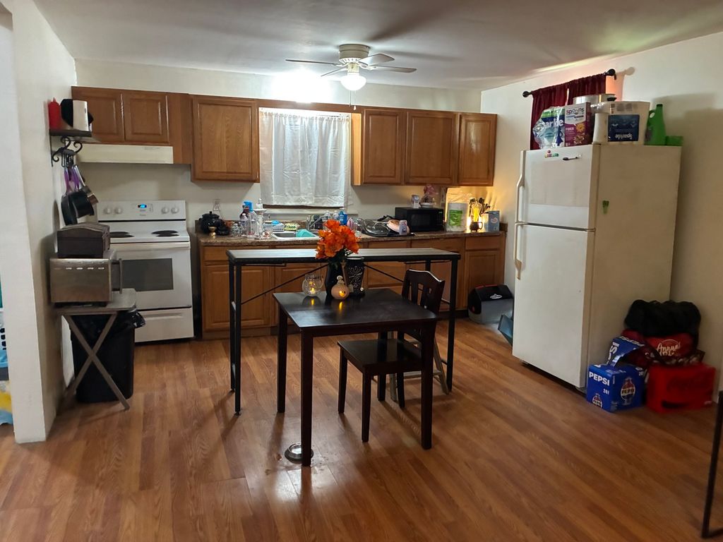 Image 4 of property listing at 121 E Opdyke Avenue, Mt Vernon, IL 62864