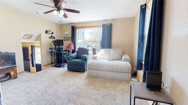 504 E 21st Street S, Newton, IA 50208