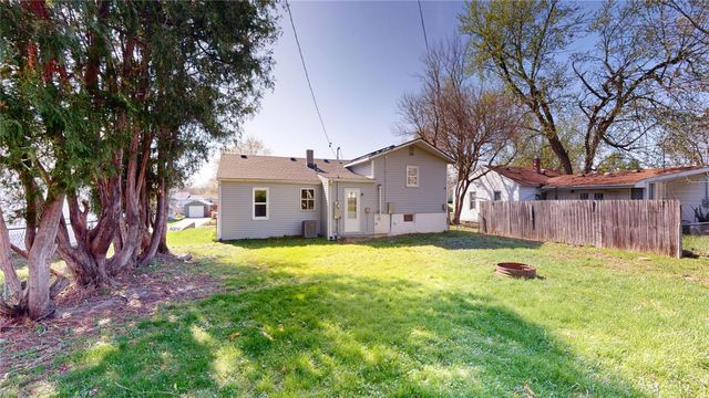504 E 21st Street S, Newton, IA 50208