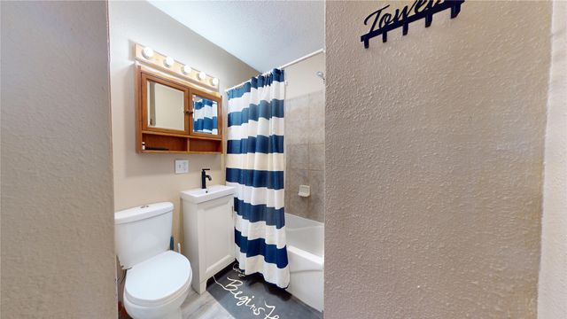 504 E 21st Street S, Newton, IA 50208