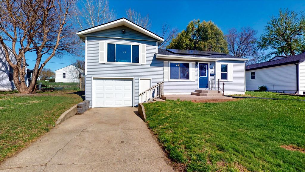 504 E 21st Street S, Newton, IA 50208