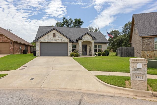 1401 Lauren Lane, Granbury, TX 76048