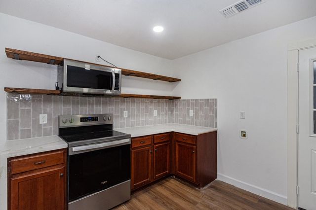1323 S Beauregard Street, Alvin, TX 77511
