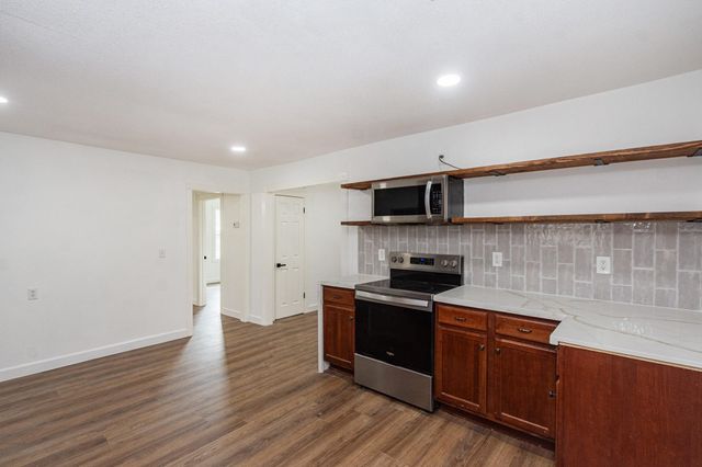 1323 S Beauregard Street, Alvin, TX 77511