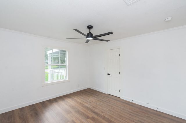 1323 S Beauregard Street, Alvin, TX 77511
