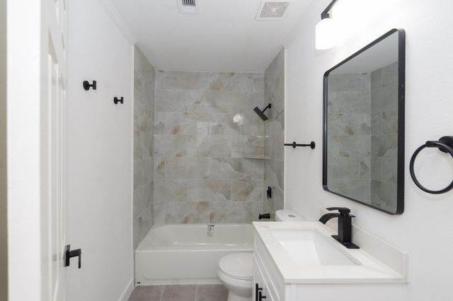 1323 S Beauregard Street, Alvin, TX 77511