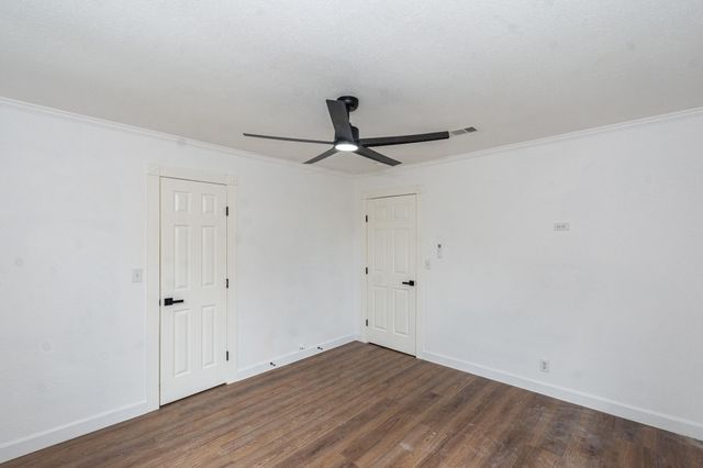 1323 S Beauregard Street, Alvin, TX 77511