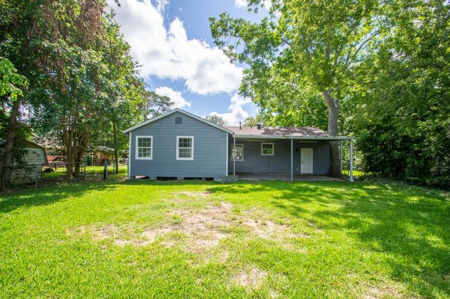 1323 S Beauregard Street, Alvin, TX 77511