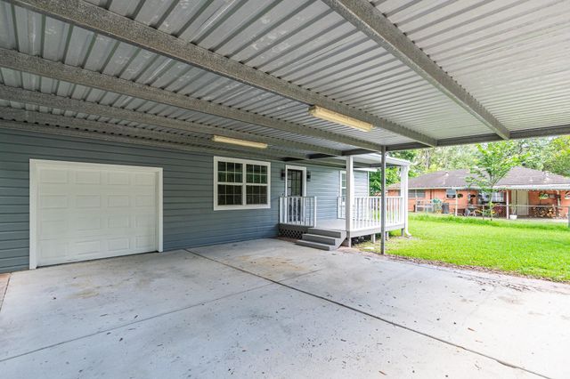 1323 S Beauregard Street, Alvin, TX 77511