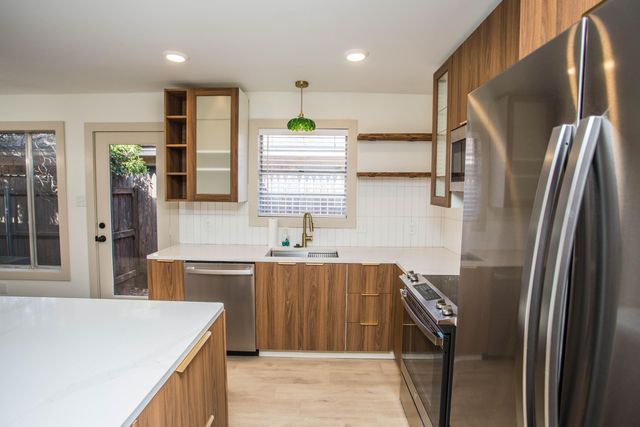 7903 Aberdeen Avenue, Lubbock, TX 79424