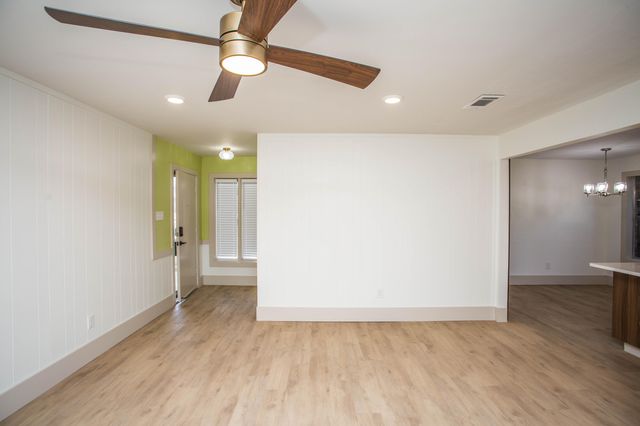 7903 Aberdeen Avenue, Lubbock, TX 79424