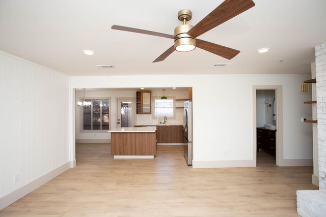 7903 Aberdeen Avenue, Lubbock, TX 79424