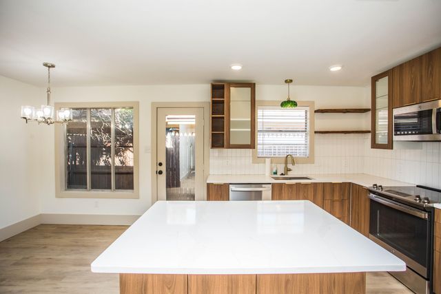 7903 Aberdeen Avenue, Lubbock, TX 79424