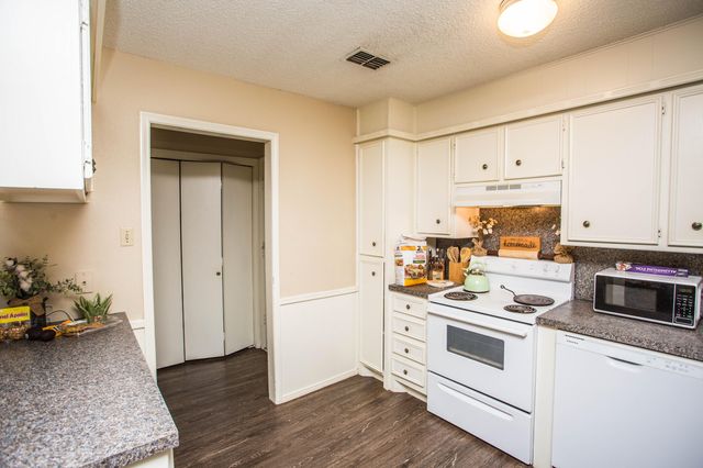 7903 Aberdeen Avenue, Lubbock, TX 79424