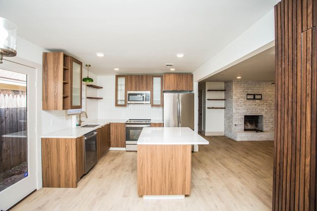 7903 Aberdeen Avenue, Lubbock, TX 79424