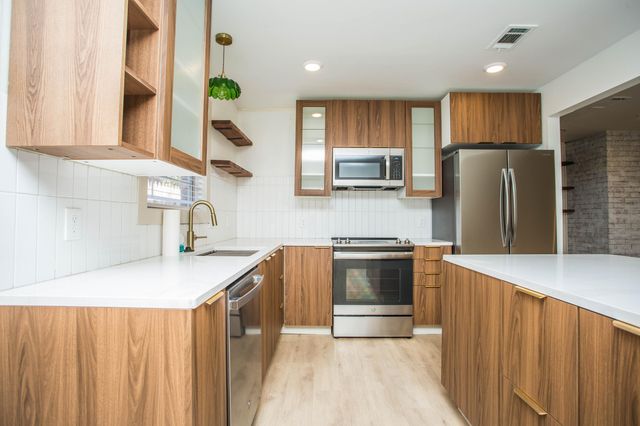 7903 Aberdeen Avenue, Lubbock, TX 79424