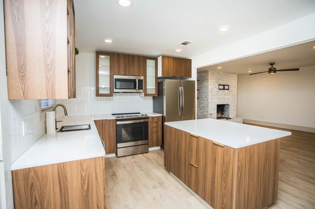 7903 Aberdeen Avenue, Lubbock, TX 79424