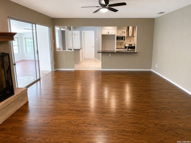 211 FORREST TRL, Universal City, TX 78148