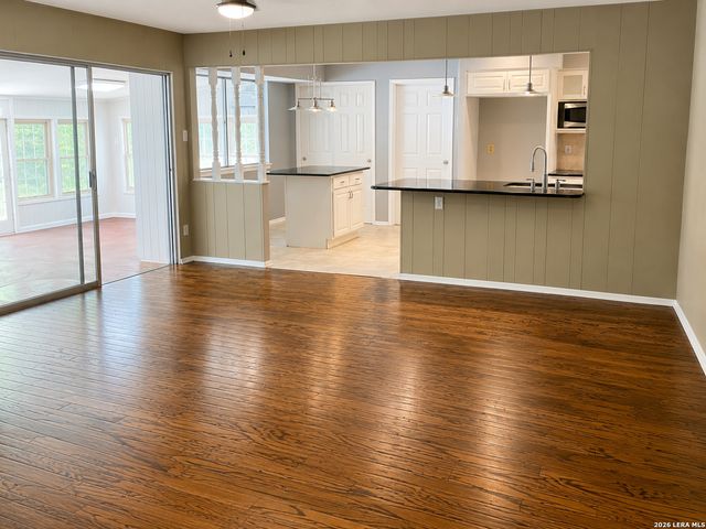 211 FORREST TRL, Universal City, TX 78148