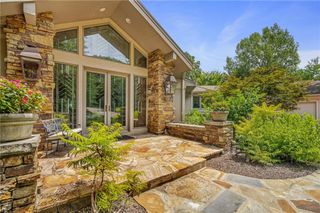 11615 Mohawk Lane, Leawood, KS 66211