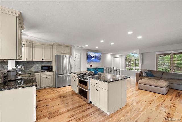 7291 Parkwood Drive, Tyrone Township, MI 48430