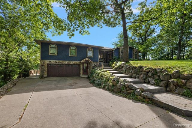 7291 Parkwood Drive, Tyrone Township, MI 48430