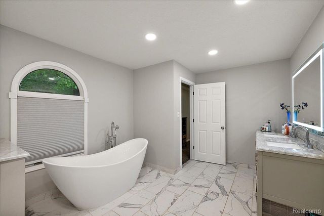 7291 Parkwood Drive, Tyrone Township, MI 48430