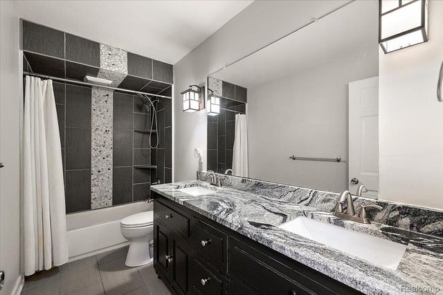 7291 Parkwood Drive, Tyrone Township, MI 48430