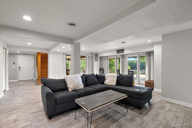 7291 Parkwood Drive, Tyrone Township, MI 48430