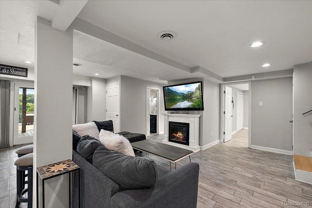 7291 Parkwood Drive, Tyrone Township, MI 48430