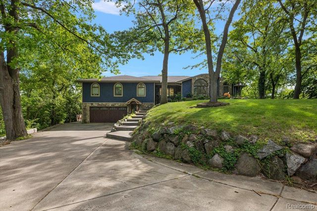 7291 Parkwood Drive, Tyrone Township, MI 48430