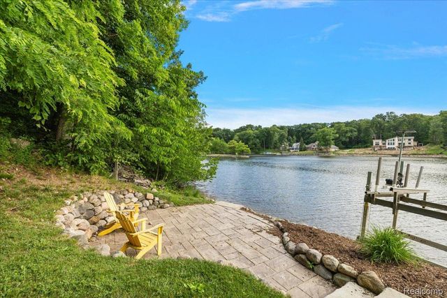 7291 Parkwood Drive, Tyrone Township, MI 48430