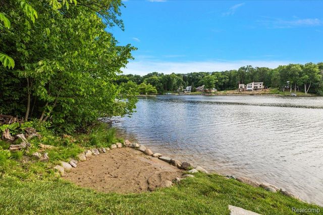 7291 Parkwood Drive, Tyrone Township, MI 48430