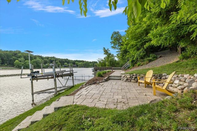 7291 Parkwood Drive, Tyrone Township, MI 48430