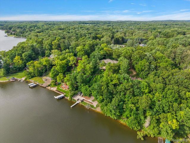 7291 Parkwood Drive, Tyrone Township, MI 48430