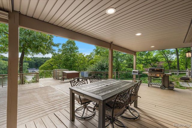 7291 Parkwood Drive, Tyrone Township, MI 48430