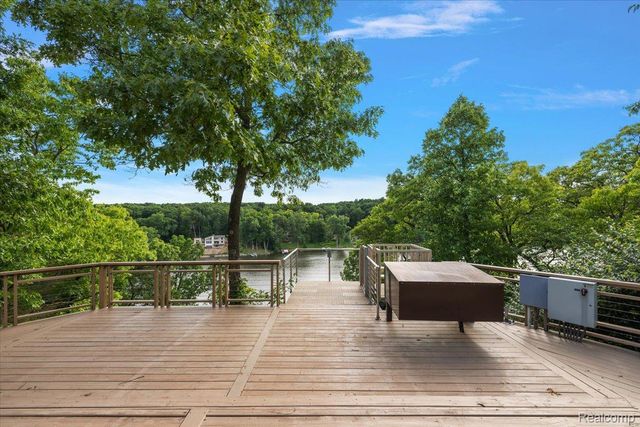 7291 Parkwood Drive, Tyrone Township, MI 48430