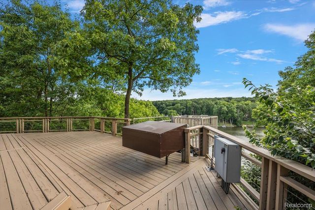 7291 Parkwood Drive, Tyrone Township, MI 48430