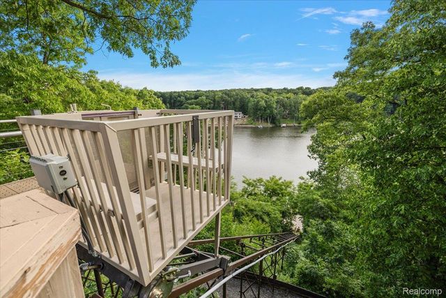 7291 Parkwood Drive, Tyrone Township, MI 48430