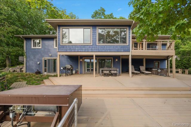 7291 Parkwood Drive, Tyrone Township, MI 48430