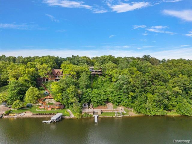7291 Parkwood Drive, Tyrone Township, MI 48430