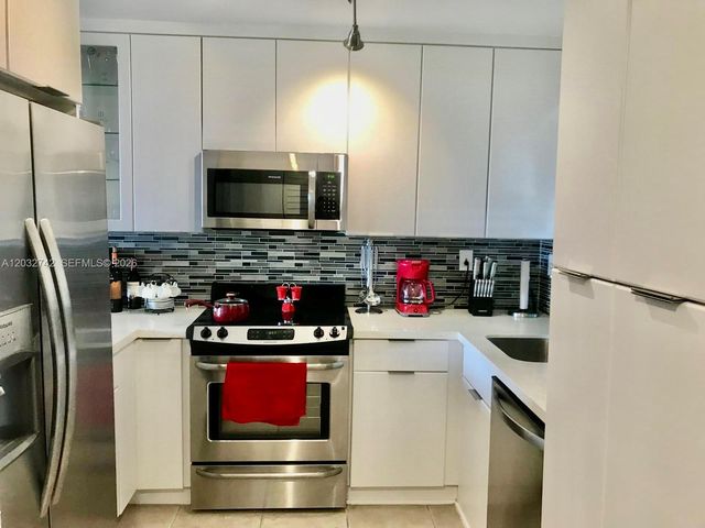 14951 SW 82nd Ln 17-405, Miami, FL 33193