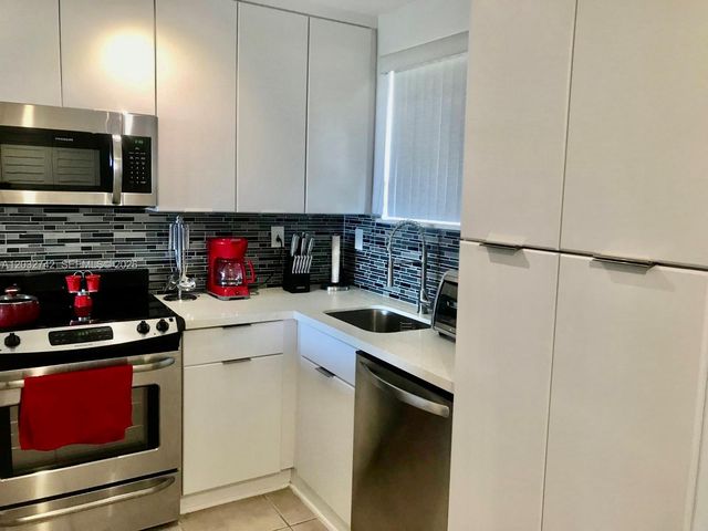 14951 SW 82nd Ln 17-405, Miami, FL 33193