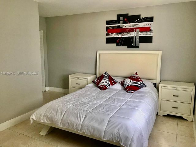 14951 SW 82nd Ln 17-405, Miami, FL 33193