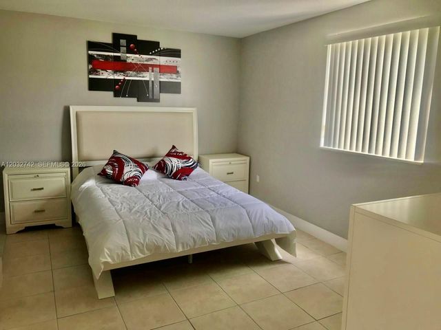 14951 SW 82nd Ln 17-405, Miami, FL 33193