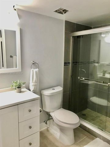 14951 SW 82nd Ln 17-405, Miami, FL 33193