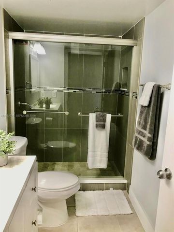 14951 SW 82nd Ln 17-405, Miami, FL 33193